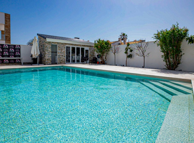 Resale - Villa - La Zenia