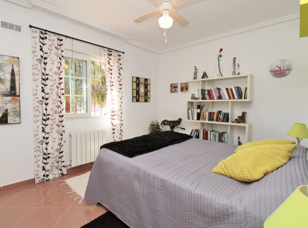 Resale - Villa - Villamartin - Los Dolses