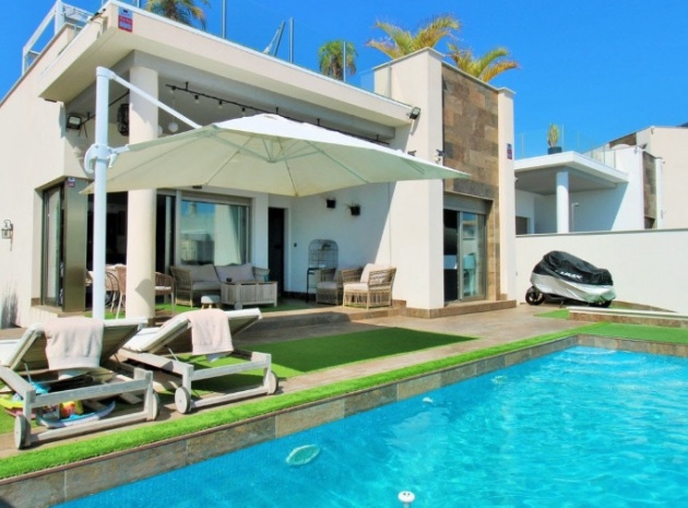 Resale - Villa - Villamartin