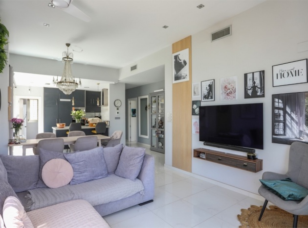 Resale - Villa - Villamartin