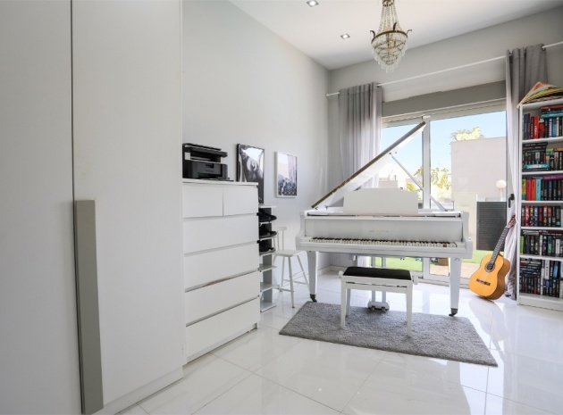 Resale - Villa - Villamartin