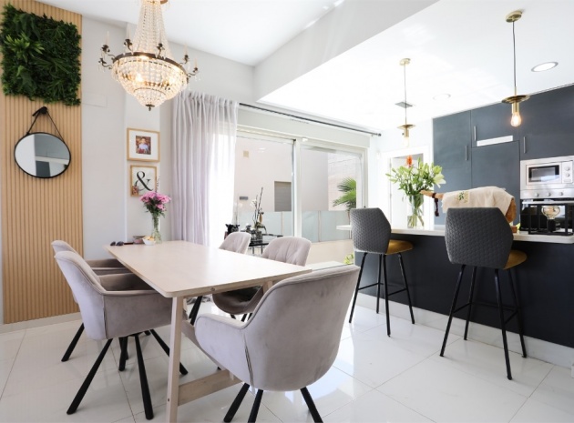 Resale - Villa - Villamartin