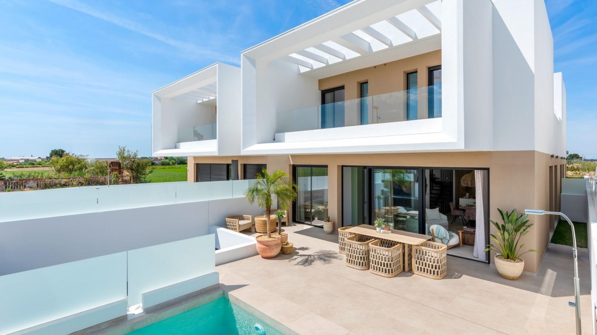 Paris 8 new build villa with private pool for sale in Dolores