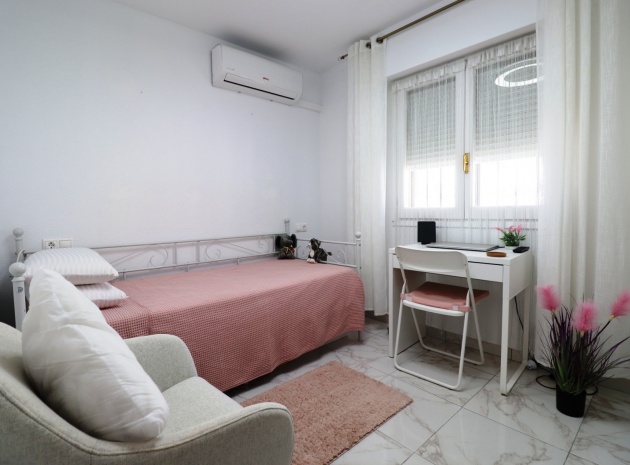 Återförsäljning - Villa - La Florida  - La Florida