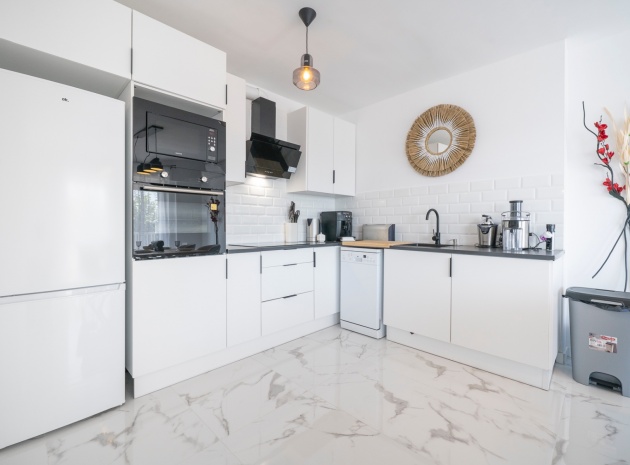 Återförsäljning - Lägenhet - Punta Prima - rocio del mar