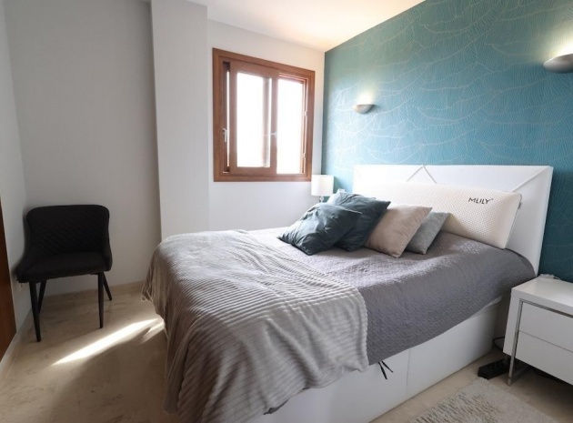 Återförsäljning - Lägenhet - Punta Prima - la entrada