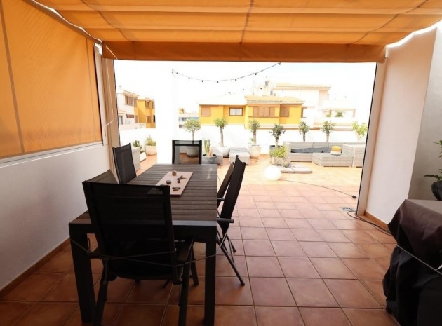 Återförsäljning - Lägenhet - Punta Prima - la entrada