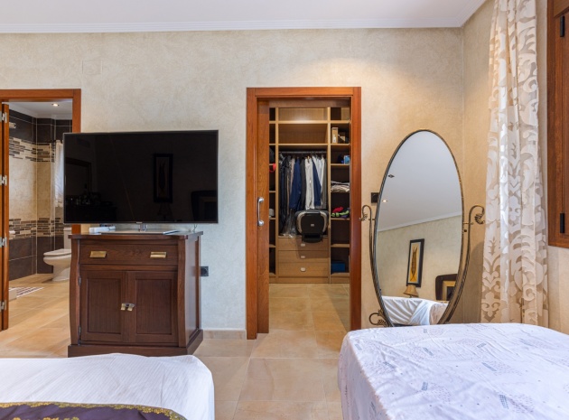 Resale - Villa - Los Montesinos - La Herrada