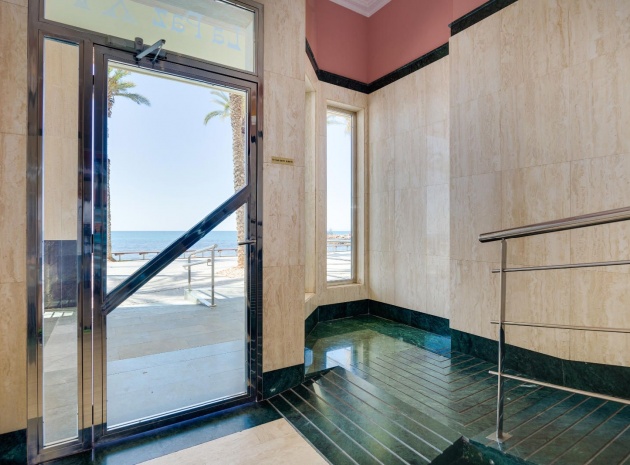 Revente - Appartement - Torrevieja - 1st line to the sea