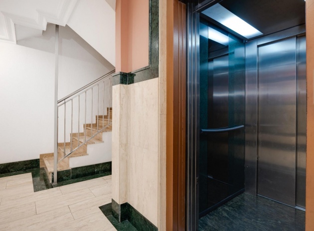 Revente - Appartement - Torrevieja - 1st line to the sea