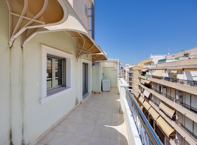 Revente - Appartement - Torrevieja - 1st line to the sea