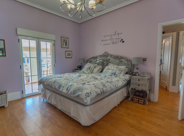 Återförsäljning - Villa - Heredades