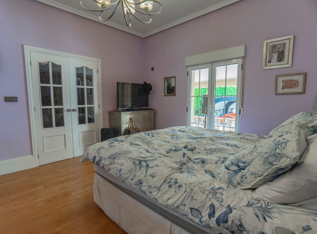 Återförsäljning - Villa - Heredades