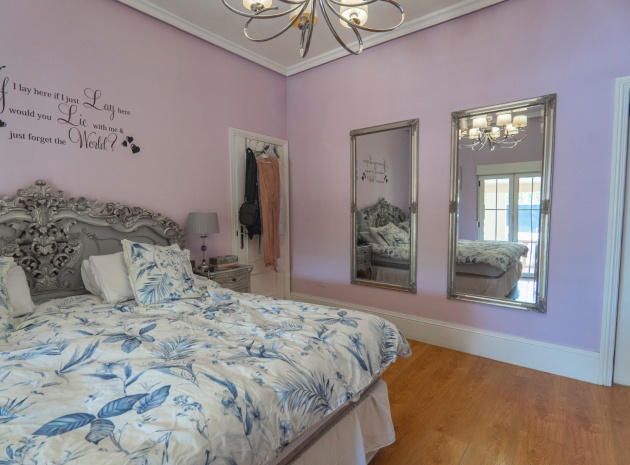 Återförsäljning - Villa - Heredades