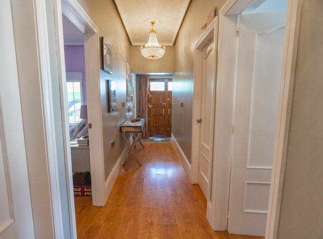 Återförsäljning - Villa - Heredades