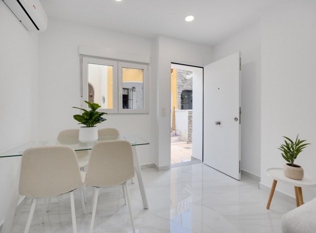 Resale - Bungalow - Playa Flamenca - las chismosas