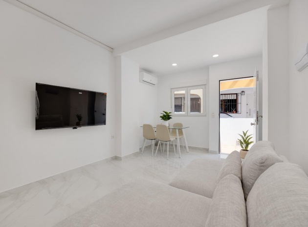 Resale - Bungalow - Playa Flamenca - las chismosas