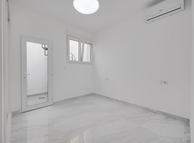 Resale - Bungalow - Playa Flamenca - las chismosas