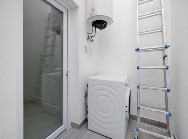 Resale - Bungalow - Playa Flamenca - las chismosas