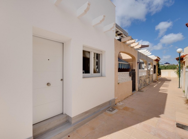 Resale - Bungalow - Playa Flamenca - las chismosas
