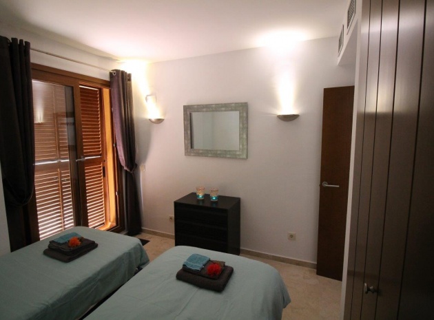 Resale - Apartment - Punta Prima - la entrada