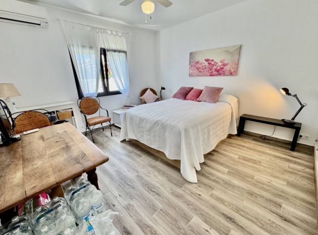 Resale - Villa - Punta Prima