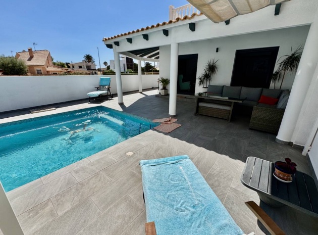 Resale - Villa - Punta Prima