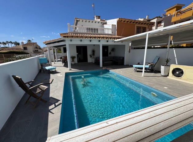 Resale - Villa - Punta Prima