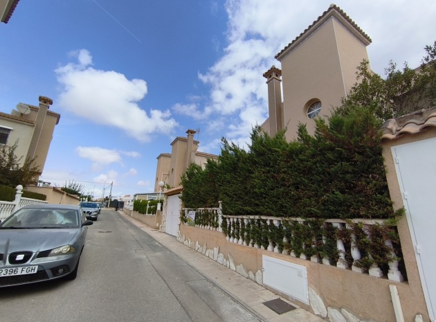 Resale - Villa - Playa Flamenca - zodiaco