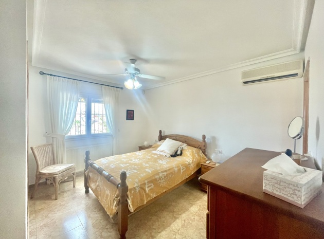 Resale - Villa - Algorfa