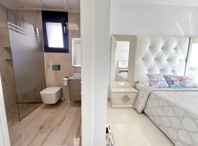 Wiederverkauf - Villa - San Miguel de Salinas - Res. Bellavista