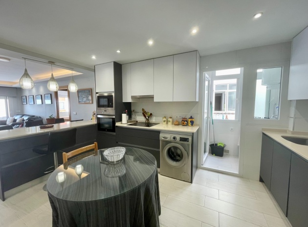 Wederverkoop - Appartement - Torrevieja - 1st line to the sea