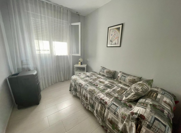 Wederverkoop - Appartement - Torrevieja - 1st line to the sea