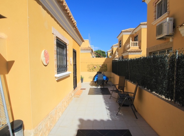 Resale - Villa - Guardamar del Segura - Guardamar - El Raso