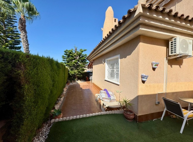 Wiederverkauf - Villa - Punta Prima - Las Barcas