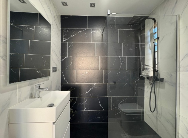 Wiederverkauf - Villa - Villamartin - PAU 26