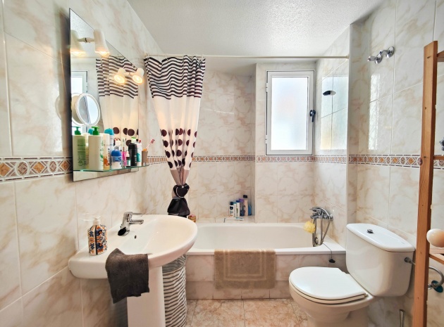 Resale - Villa - Los Altos