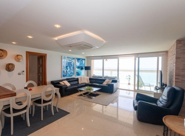 Resale - Apartment - Torrevieja - 1st line to the sea