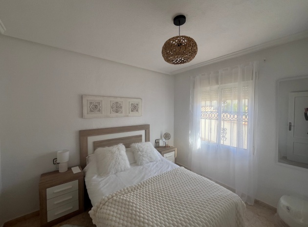 Återförsäljning - Villa - Punta Prima - serena