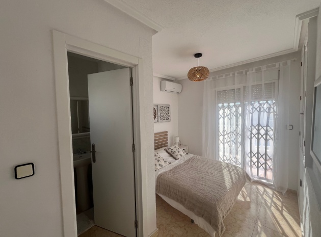 Återförsäljning - Villa - Punta Prima - serena