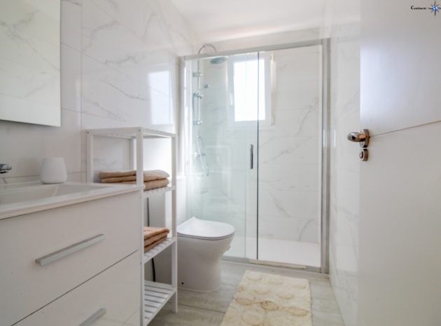 Resale - Apartment - Punta Prima - Beachside