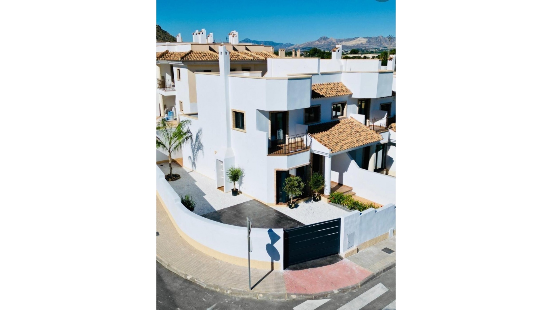 New Build - Townhouse - Cox - San Fernando