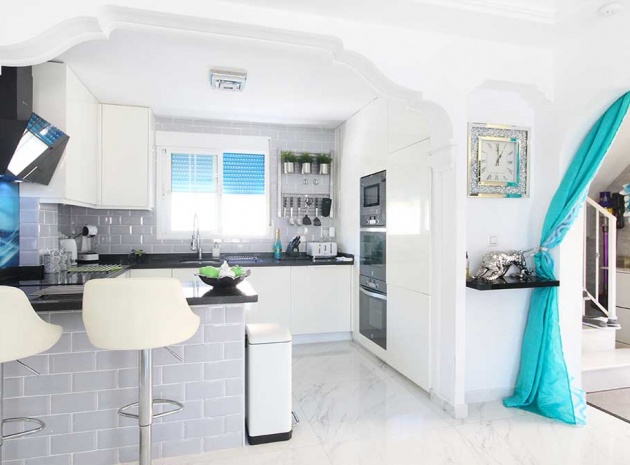 Resale - Villa - Villamartin - bosque de las lomas