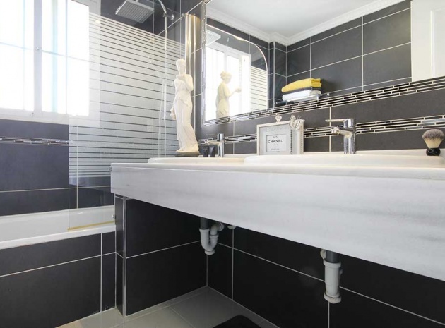 Resale - Villa - Villamartin - bosque de las lomas