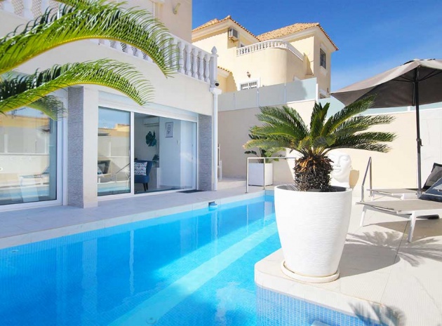 Resale - Villa - Villamartin - bosque de las lomas