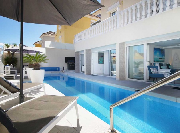 Resale - Villa - Villamartin - bosque de las lomas