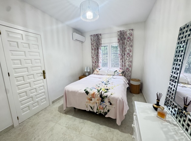 Resale - Villa - Villamartin - blue lagoon