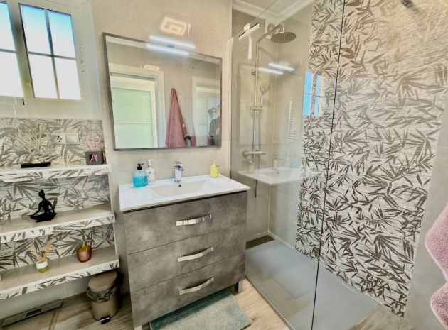 Återförsäljning - Villa - Guardamar del Segura - El Raso