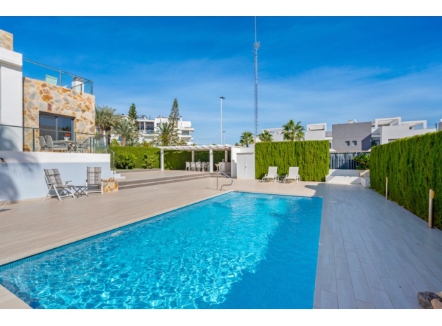 Wederverkoop - Herenhuis - Punta Prima