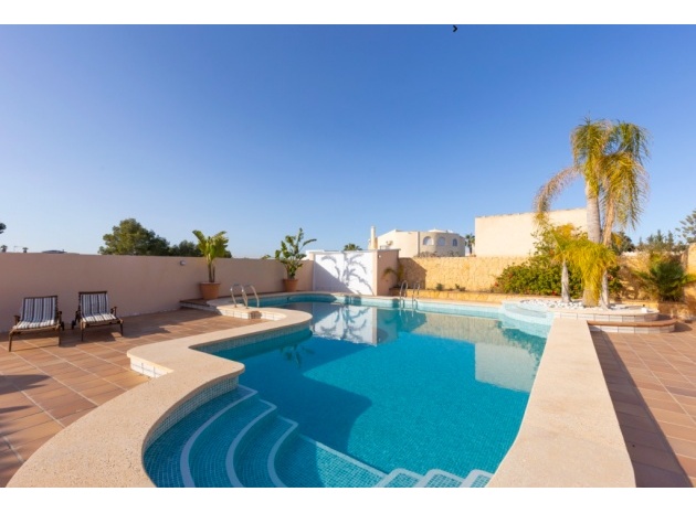 Återförsäljning - Villa - Torrevieja - Los Altos